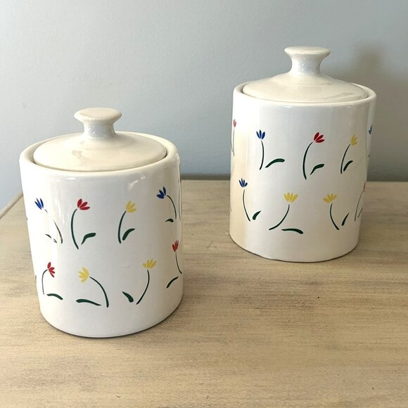 Set of 2 Ceramic Canisters with a painted floral design - Picture 2 of 14